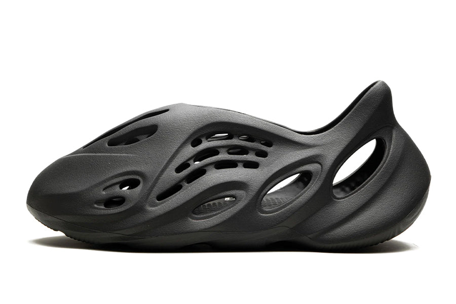 Yeezy Foam RNNR Carbon-Sneakers-Lace & Step