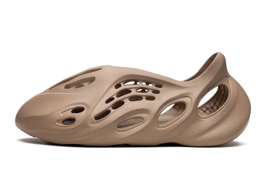 Yeezy Foam RNNR Clay Taupe-Sneakers-Lace & Step