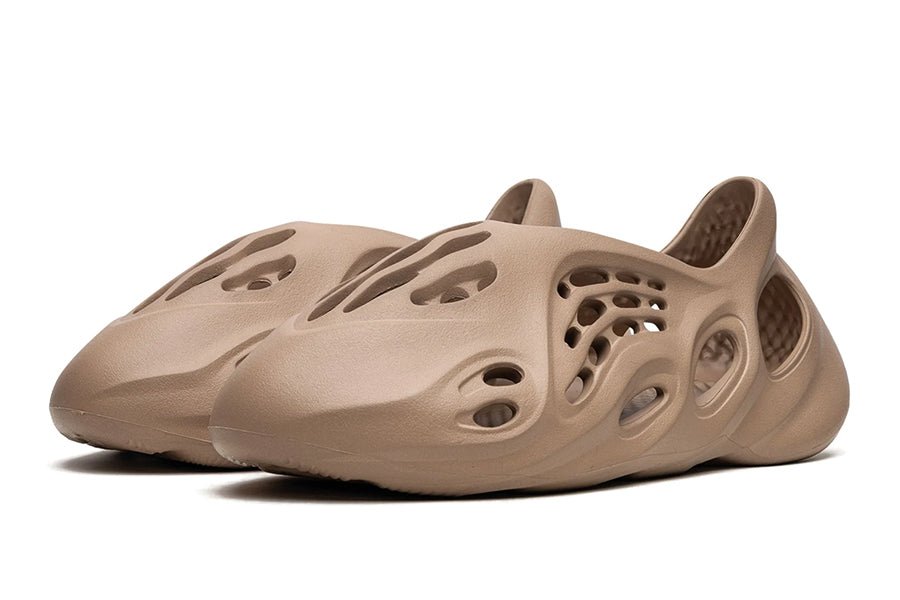 Yeezy Foam RNNR Clay Taupe-Sneakers-Lace & Step